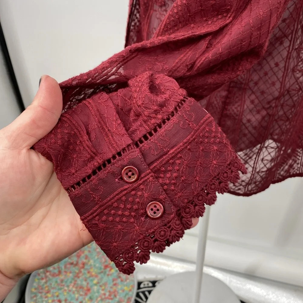 Chico's Popover Blouse Womens Size 1 8/10 M Burgundy Red V-Neck See Through Lace - Picture 5 of 13